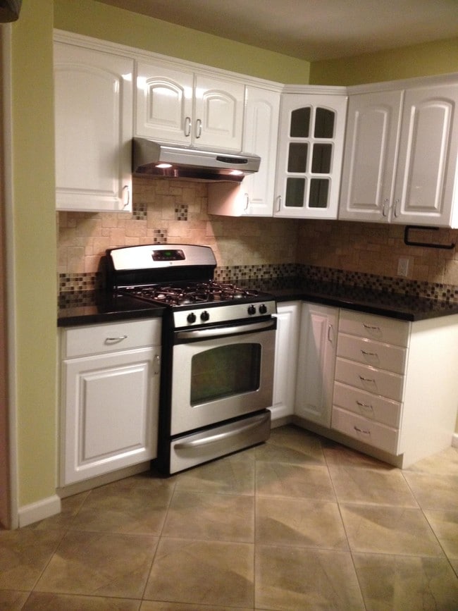 Kitchen - 2421 Rockefeller Ln