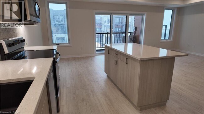 Photo du bâtiment - 525 Erinbrook Dr