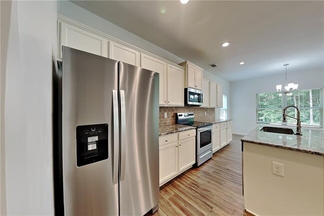 Building Photo - 435 Shady Glen