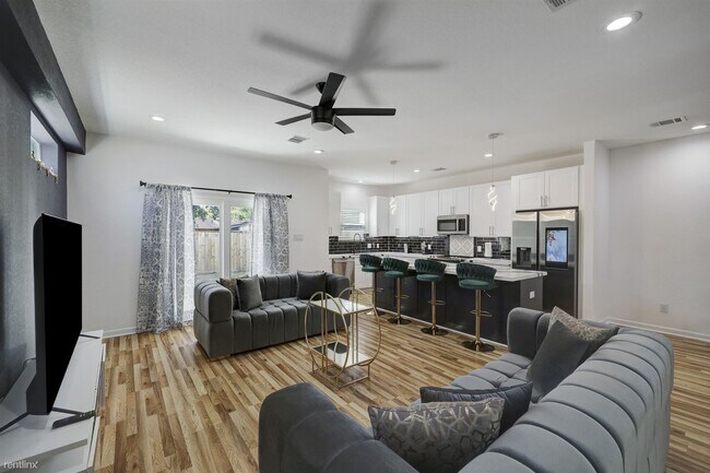 Foto del edificio - 3 br, 2.5 bath Duplex - 5126 Lyndhurst Dri...