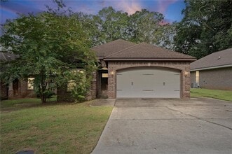 Building Photo - 914 Henckley Ave