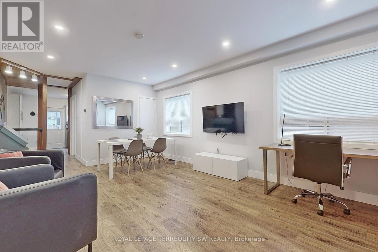Primary Photo - 17 Berkshire Ave