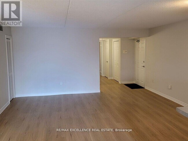 Photo du bâtiment - 1350 Main St E