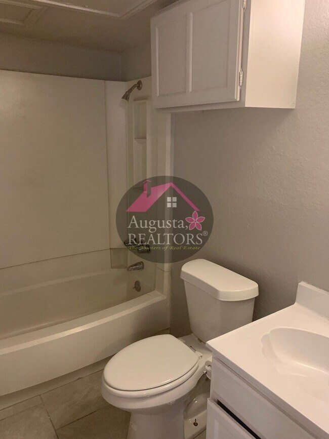 Foto del edificio - Great 1 bed 1 bath apartments!!