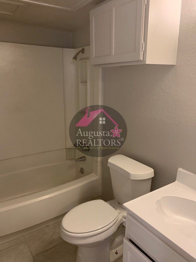Building Photo - Great 1 bed 1 bath apartments!!