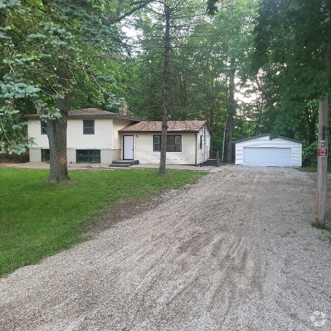 Building Photo - 2617 Vista Lake Dr