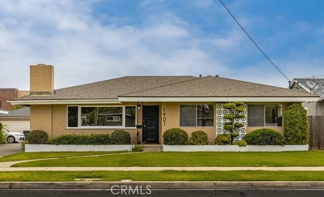 Foto principal - 1901 W Almond Ave