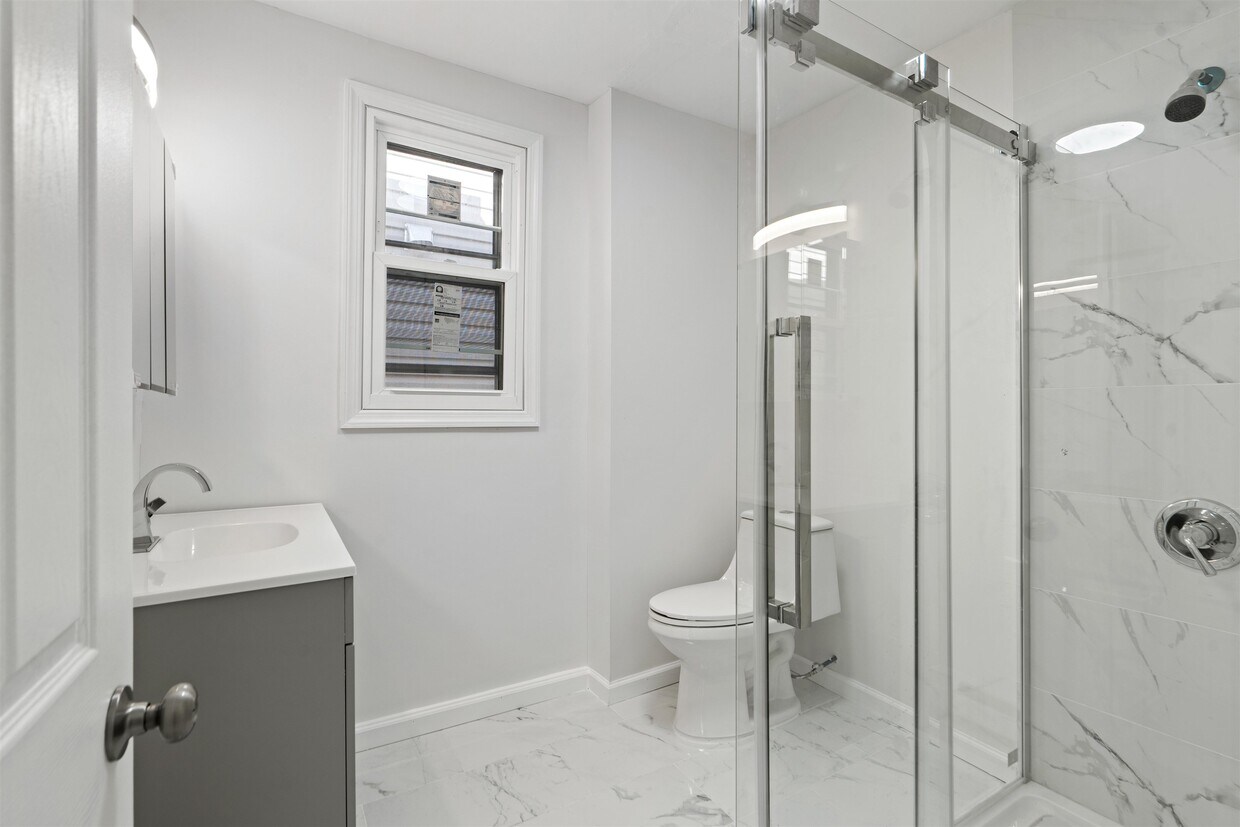 Foto principal - 173-175-175 Lembeck Ave