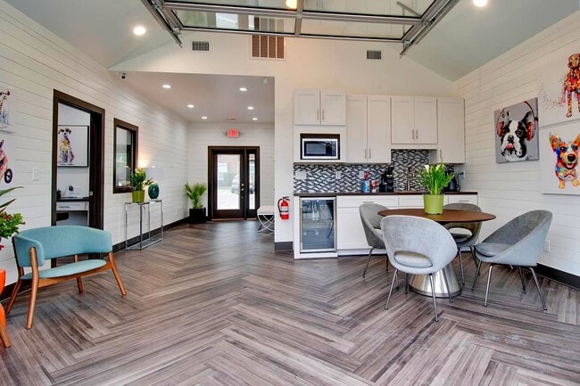 Building Photo - Chapman's Retreat