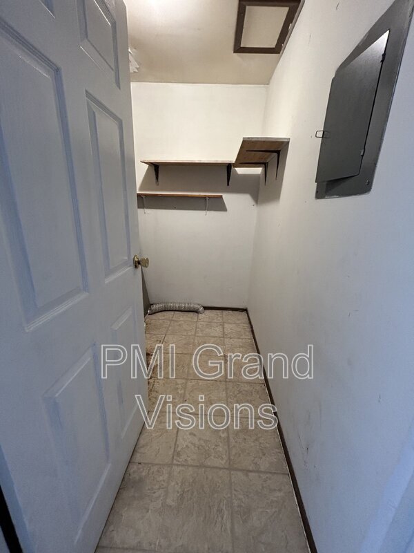 Building Photo - 1634 University Dr
