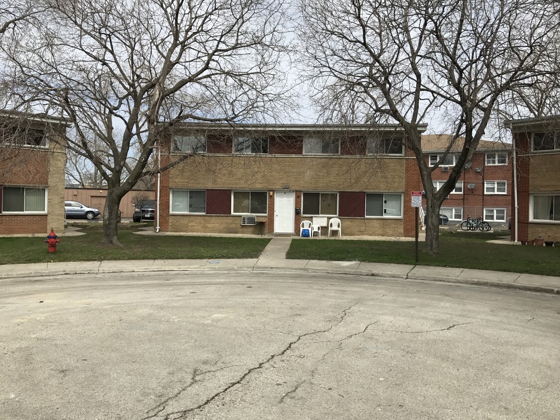Primary Photo - 3890 Ivanhoe Ct