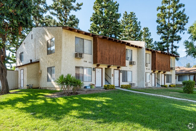 Building Photo - Mission Village