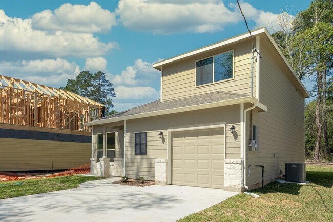 Building Photo - 704 Crystal River