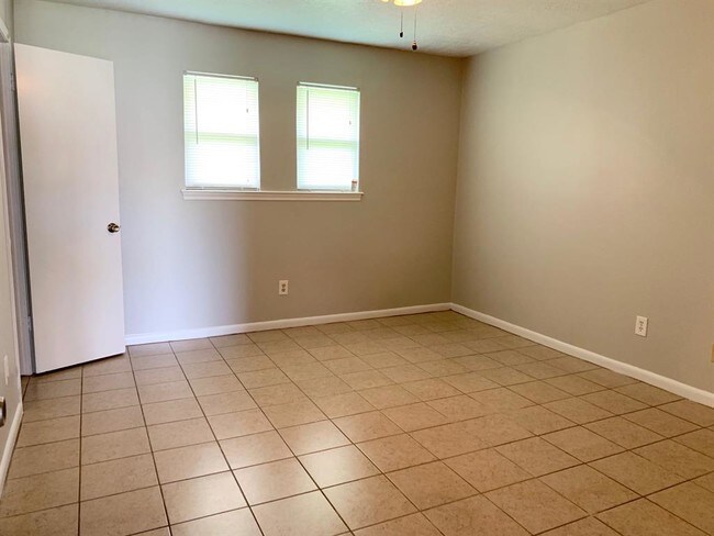 Building Photo - 3440 Lantern Ln