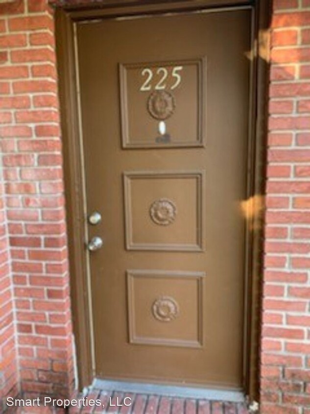 Primary Photo - 2 br, 1.5 bath House - 225 Century Blvd
