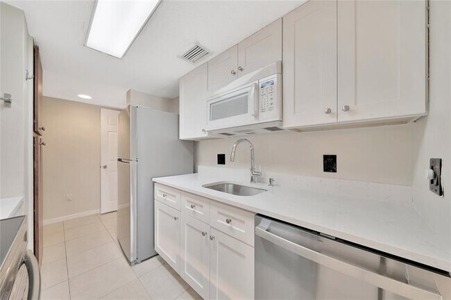 Foto del edificio - 4521 W McNab Rd