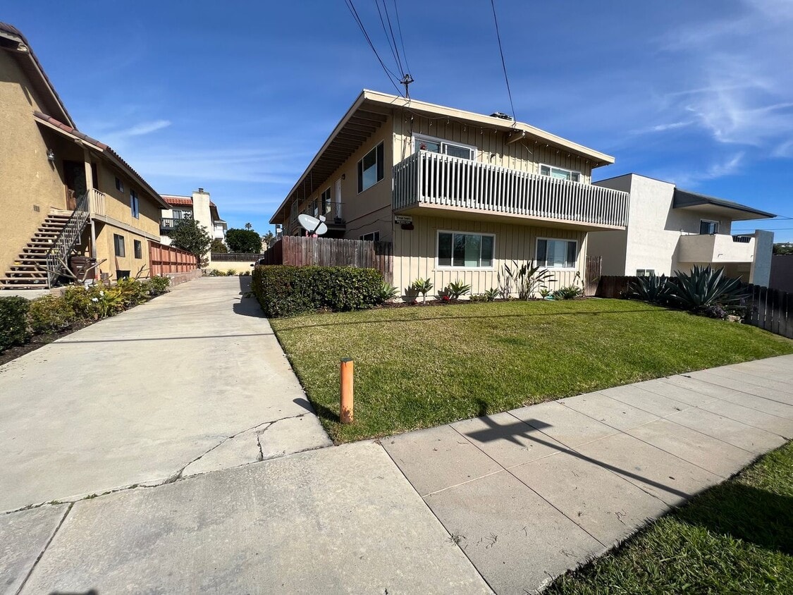 Building Photo - 24811 La Cresta Dr