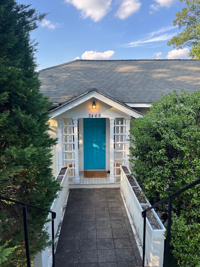Foto del edificio - 2409 N Upton St