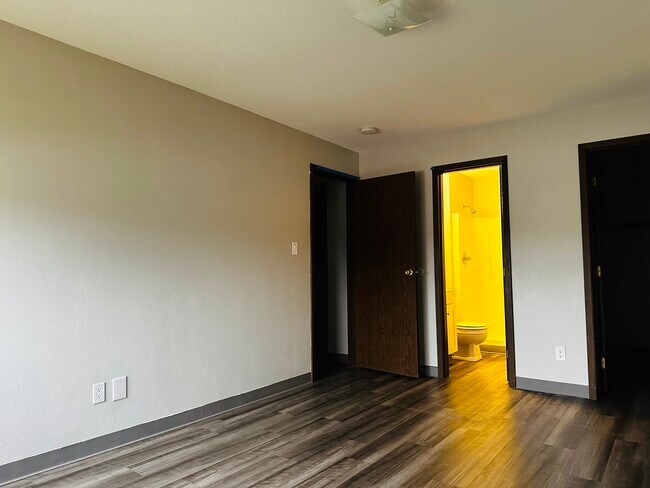 Dormitorio principal con suite y vestidor - Spyglass Hill