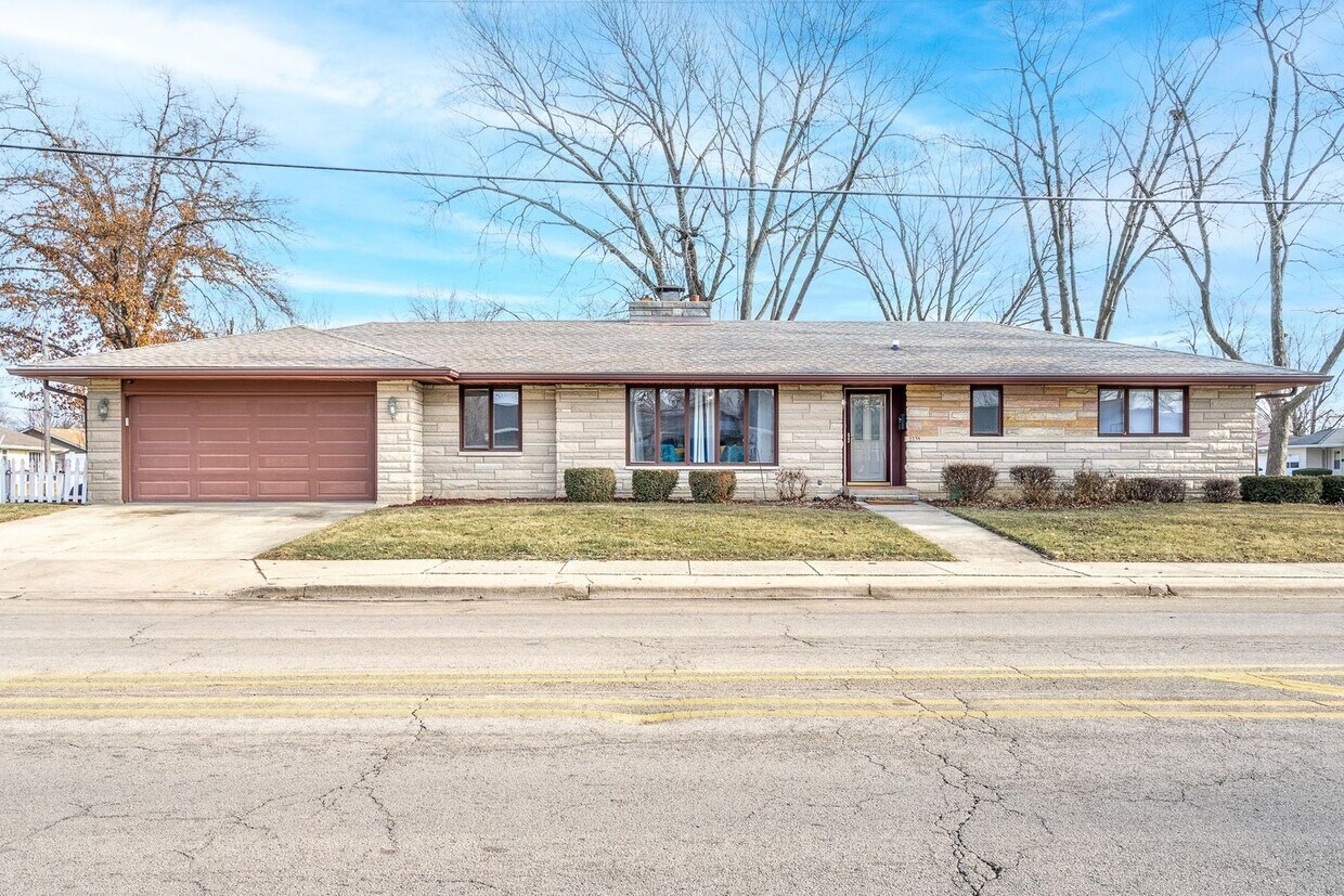 Primary Photo - 2235 West Acres Rd