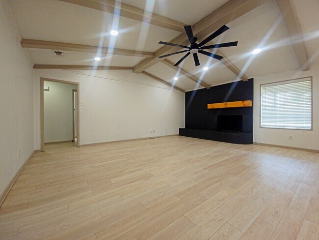 Foto del edificio - Honey I'm Home, 3 bedroom 2 Bath Newly Remodeled