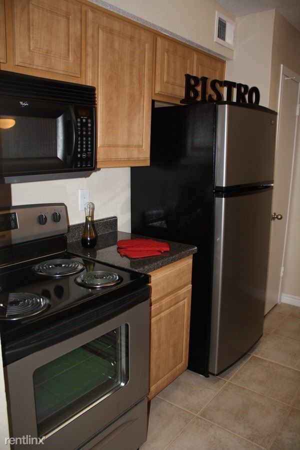 Foto del edificio - 10500 Holly Springs Dr