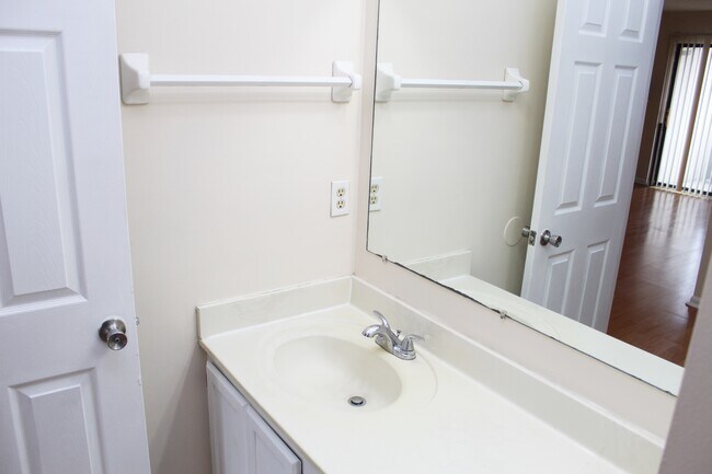 Foto del edificio - 2241 Hedgerow Rd