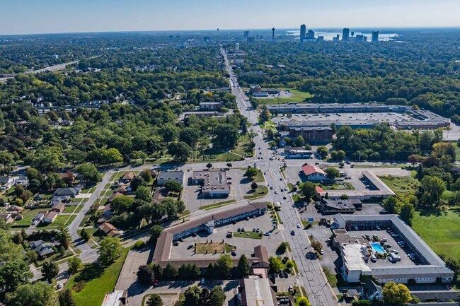 Photo du bâtiment - 7800 Lundy's Ln