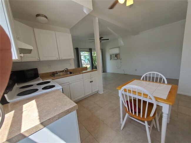 Foto del edificio - 461 W Marion Ave