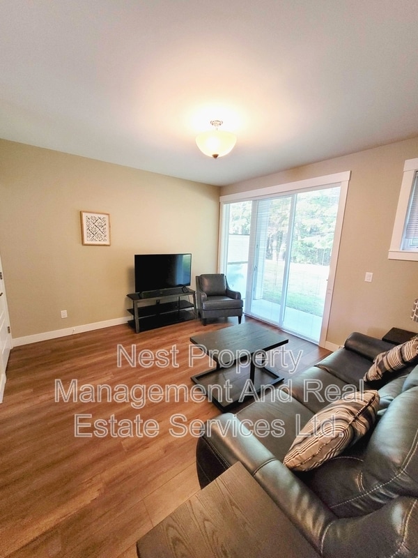 Photo du bâtiment - 110-110 Baxter Ave