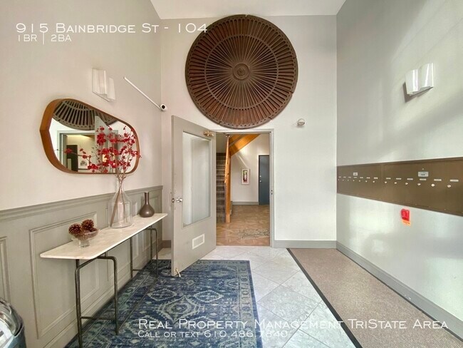 Foto del edificio - Tri level loft with parking