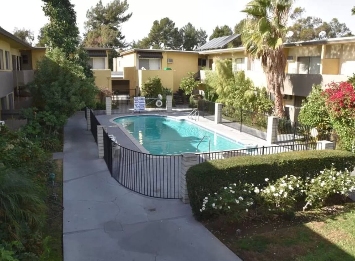 Foto del edificio - 5451 Sepulveda Blvd
