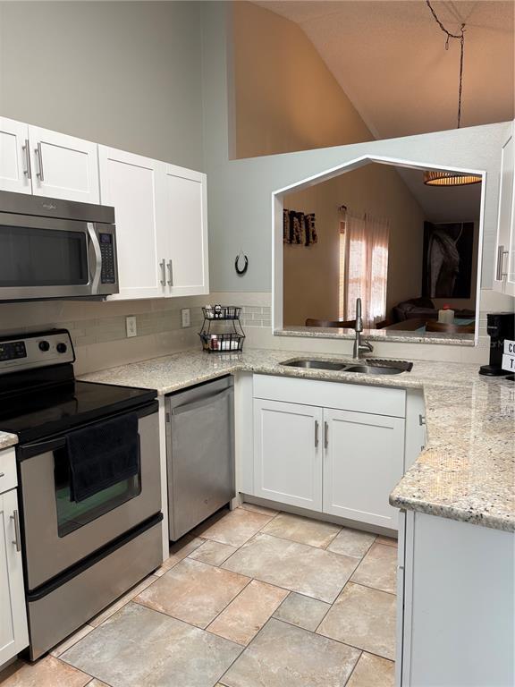 Building Photo - 571 Milburne Close