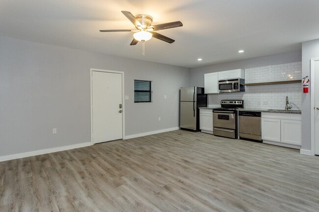 Building Photo - 2810 Beauchamp St