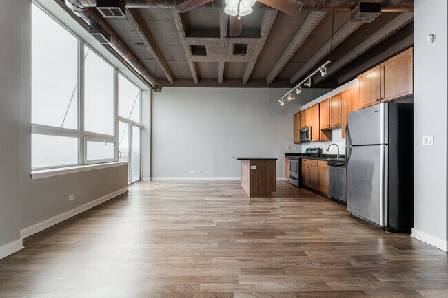 Building Photo - 4131 W Belmont Ave