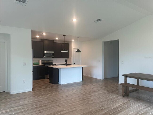 Foto del edificio - 712 Donau Ave NW