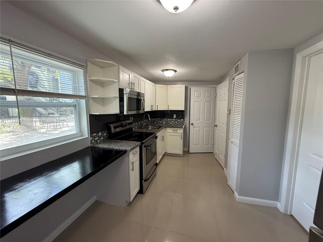 Building Photo - 535 NE 68th St
