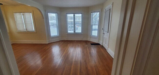 Foto del edificio - 556 College Ave SE