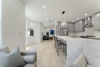 Building Photo - 3125 Paola Dr