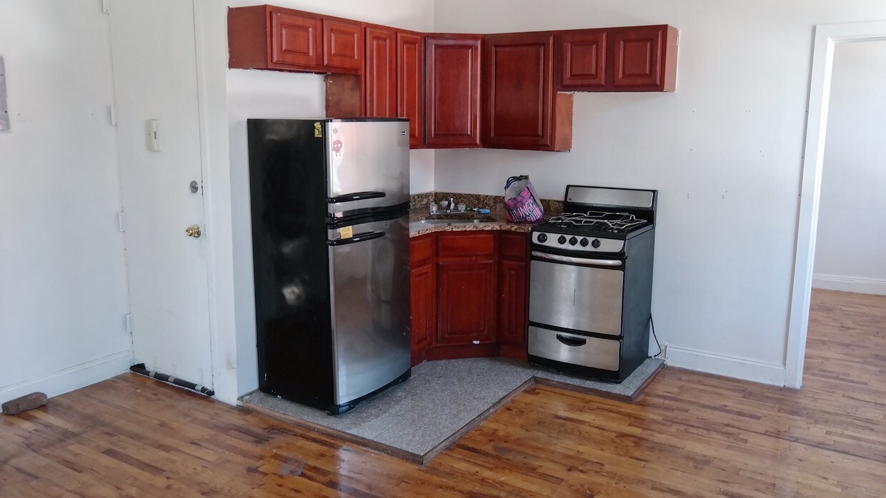 Primary Photo - 158 Lewis Ave