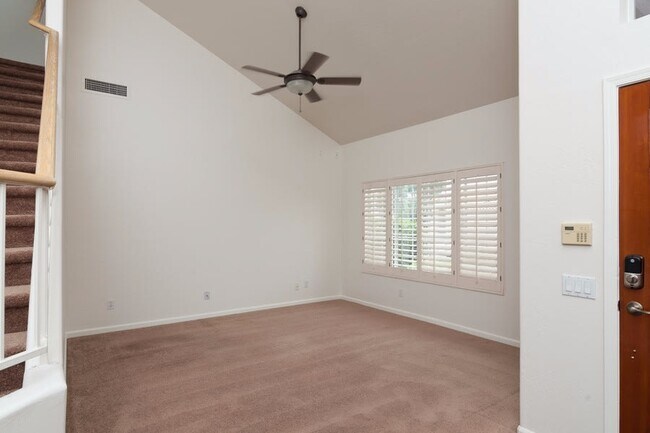 Foto del edificio - 628 W Silver Creek Rd