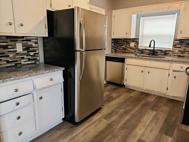 Foto del edificio - Welcome to 3037 NW 65th St, a charming 3-b...