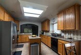 Primary Photo - 143 S Queenscliff Cir