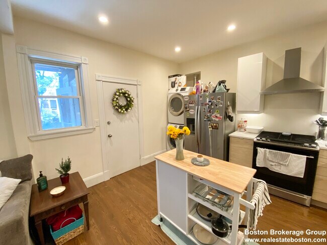 Foto del edificio - 106 Buttonwood St