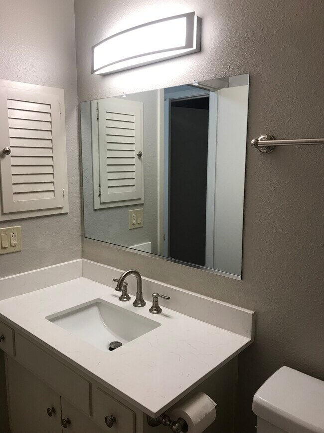 Remodeled bathroom - 6313 Plymouth Rd
