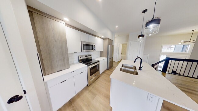 Building Photo - 10669-10133 133 Ave.