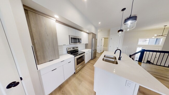 Photo du bâtiment - 10669-10133 133 Ave.