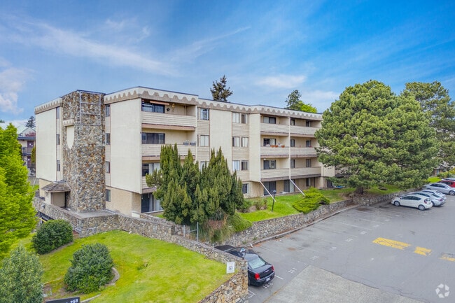 Building Photo - 252 Gorge Rd E
