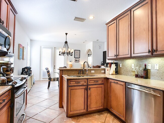 Foto del edificio - Gorgeous 4-Bedroom, 3-Bathroom Town Home w...