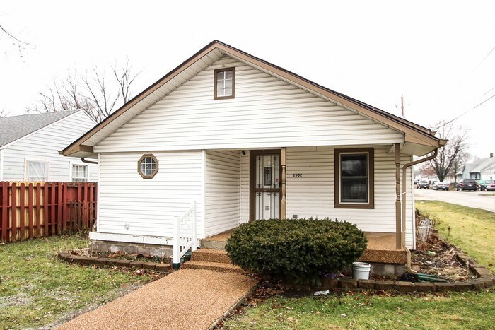 Primary Photo - 1502 Manhattan Ave